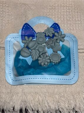 Eucalyptus scented Floral & Leaf Grey Wax Melt Shapes - Decorative Home Fragranc